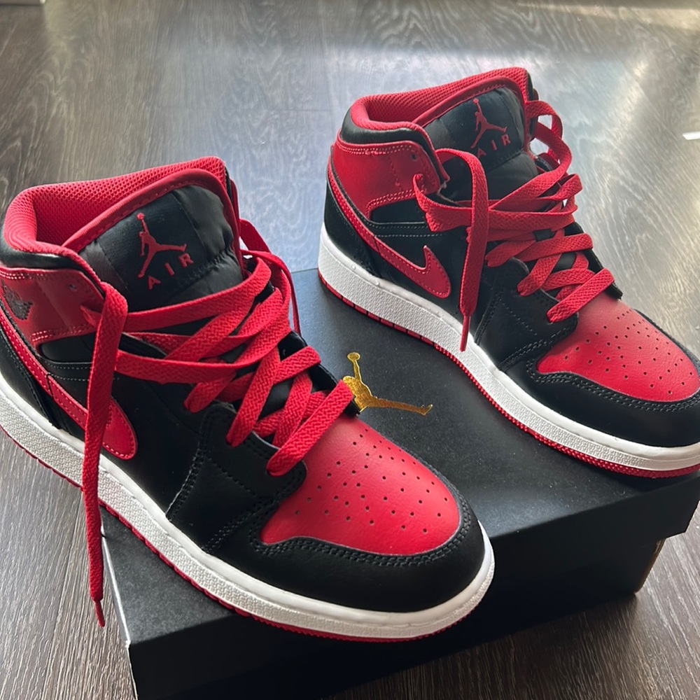 Air Jordan 1 mid 5Y (same as 6.5W). Black/Fire red/white. Never worn.